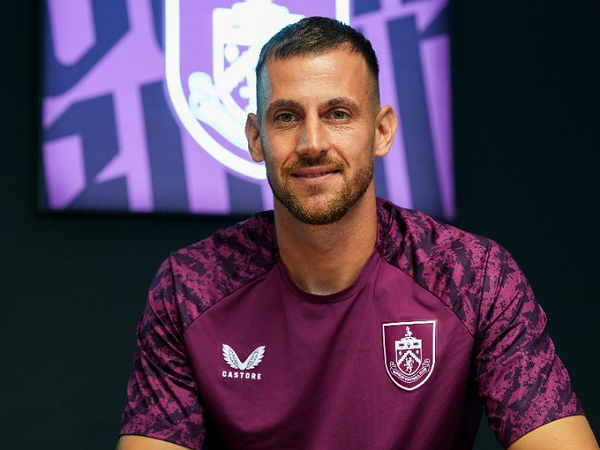 Martin Dubravka Resmi Gabung Burnley, Teken Kontrak Satu Tahun